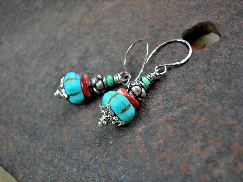 Boho turquoise earrings with Santa Fe colors. spiny oyster & magnesite beads, silver details.