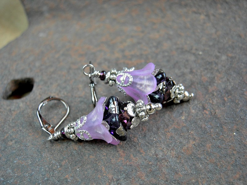 Boho vintage earrings with delicate purple resin flowers, dark amethyst glass flowers & silvery details. 