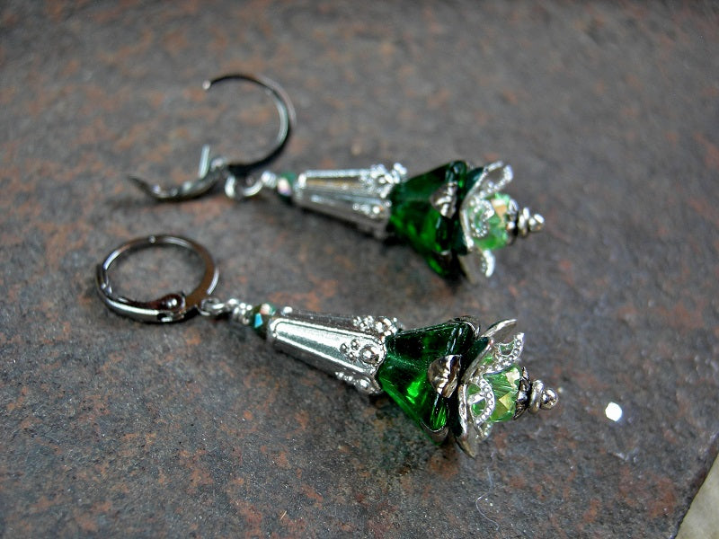 Vintage style floral earrings with emerald green glass flowers, silver finish details & crystal. 