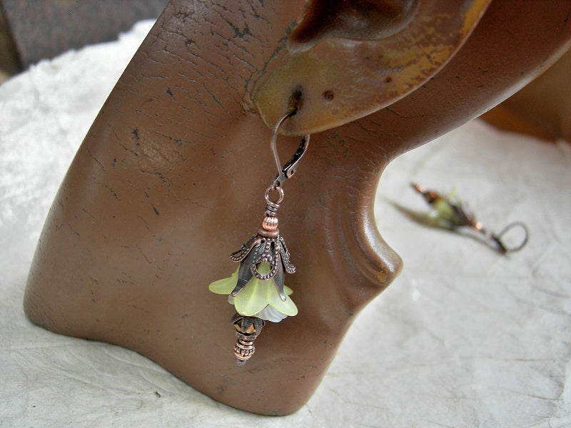 Fresh as spring, yellow & white fairy flower earrings. Resin & glass flowers, copper details & faceted crystal. 